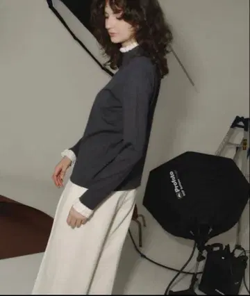 OHGA 바이컬러 프릴 니트