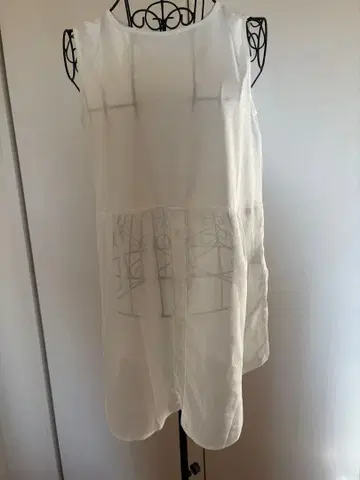 YORT 슬리브리스 상의 화이트