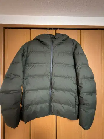 유니클로 다운 자켓 XL 후드 방한 겨울 아우터