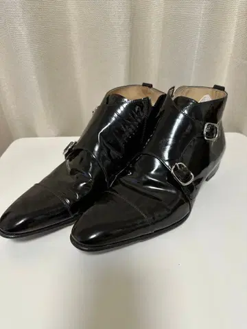 에포카우오모 에나멜 가죽 드레스 슈즈 버클 포함