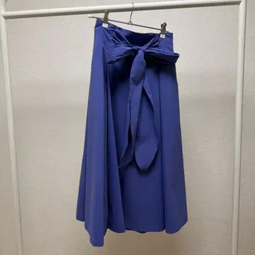 리본 포함 보라색 플레어 롱 스커트