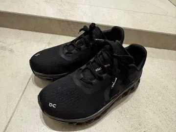 On 클라우드몬스터 Cloudmonster 블랙 스니커즈