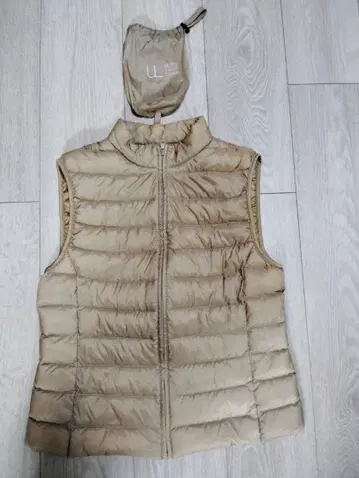 UNIQLO 다운 베스트 M 사이즈 수납 봉투 포함