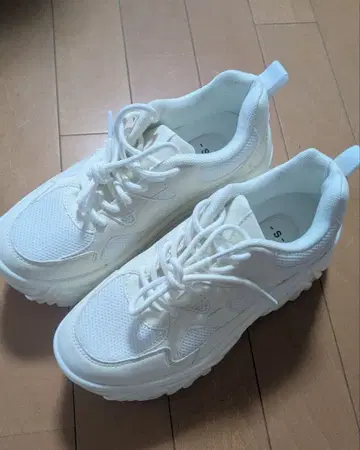 화이트 통굽 스니커즈