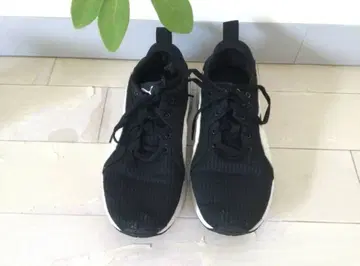 PUMA 블랙 메쉬 스니커즈 24cm