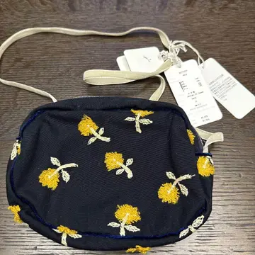 미나 페르호넨 꽃무늬 자수 숄더백