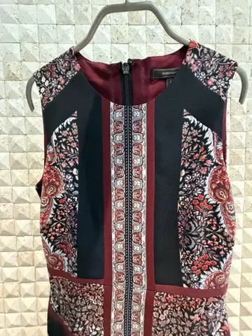 BCBG 슬리브리스 타이트 원피스