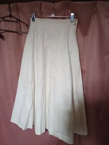 마가렛호웰 ENGLAND 플레어 스커트 크림색 포켓 부착