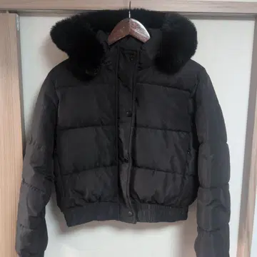 퍼 달린 블랙 다운 자켓 / 숏 기장