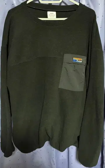 COEN 블랙 플리스 크루넥 스웨터