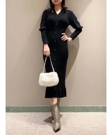 [새상품] 스나이델 프론트 버튼 니트 원피스