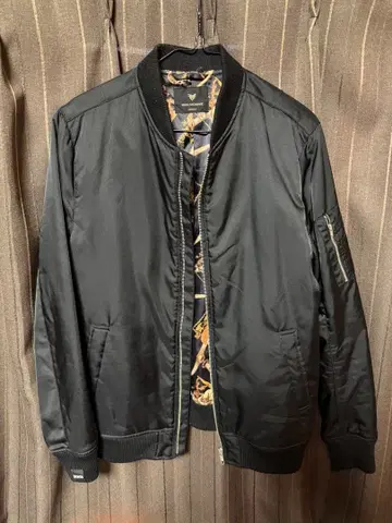 블랙 MA-1 자켓 장식 패턴 안감