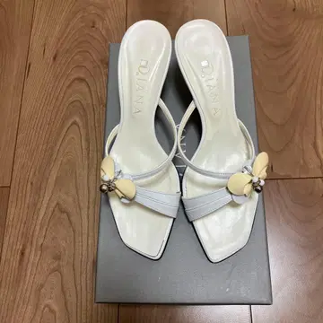 DIANA 플라워 장식 뮬 22cm