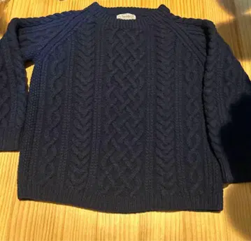인버앨런 1A 네이비 케이블 니트 스웨터