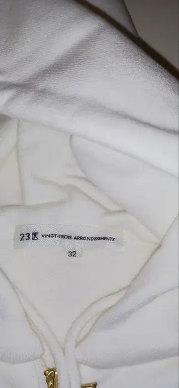 23구 화이트 후드 부착 후드티 32