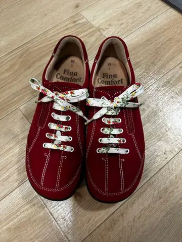 Finn Comfort 빨간색 스니커즈 꽃무늬 리본