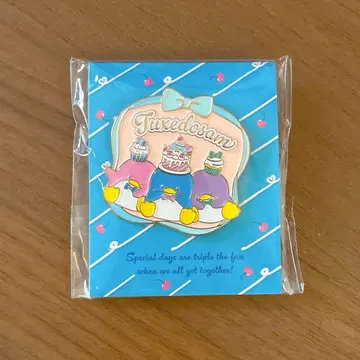 턱시도샘 핀 배지