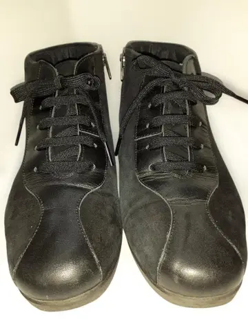 블랙 스웨이드 하이컷 스니커즈 지퍼 포함