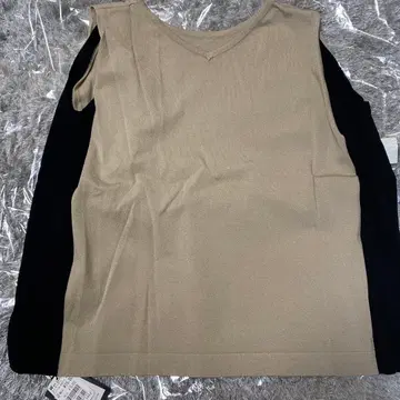 새상품 야마다야 베이지와 블랙 슬리브리스 사이즈 F
