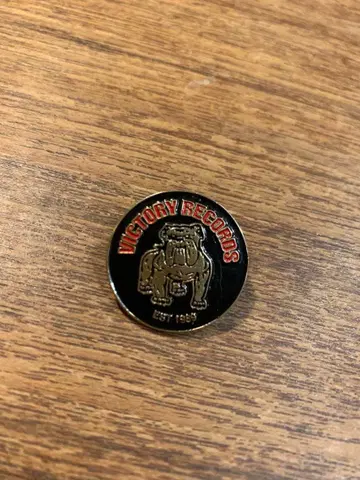 Victory Records 핀 배지 불독