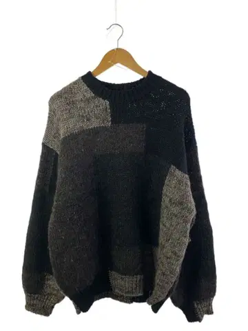 요크 23FW 모델 니트 스웨터