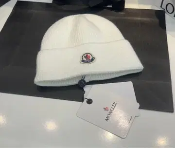 MONCLER 화이트 니트 모자