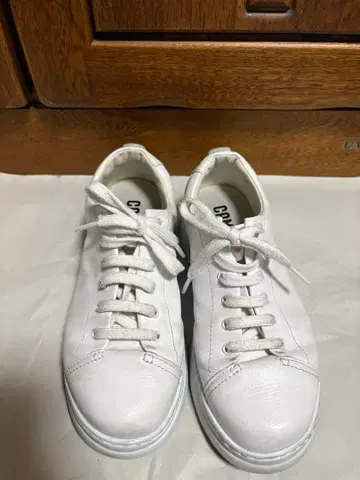 Camper 화이트 스니커즈