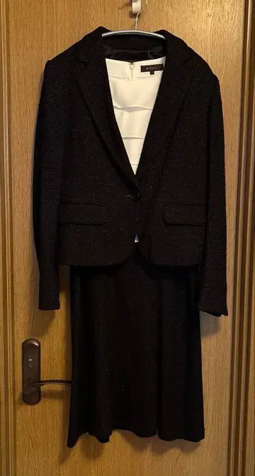 Reflect 블랙 원피스 수트