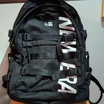 NEW ERA 블랙 백팩