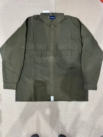 DESCENDANT 올리브 버튼 셔츠 사이즈 4