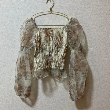 [새상품급] Chico 플라워 프린트 벌룬 슬리브 블라우스