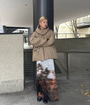 Ameri UND LANDSCAPE PRINT SKIRT (블루)