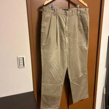 베이지 치노 팬츠 플리츠