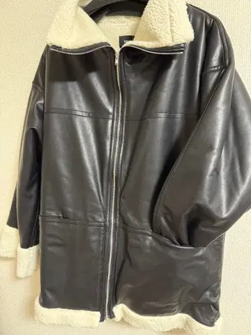 DRESSLINE 블랙 보아 부착 자켓