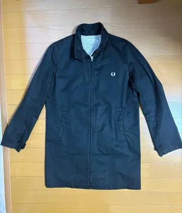 블랙 트렌치코트