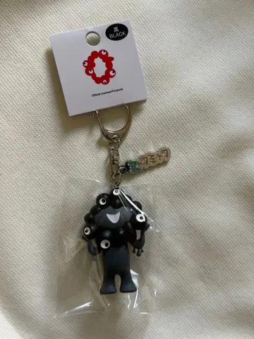 블랙 미야쿠미야쿠 입체 PVC 플레이트 부착 키링