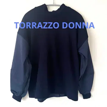 트라쪼돈나 이소재 믹스 하이넥 니트 블라우스 절개 디자인