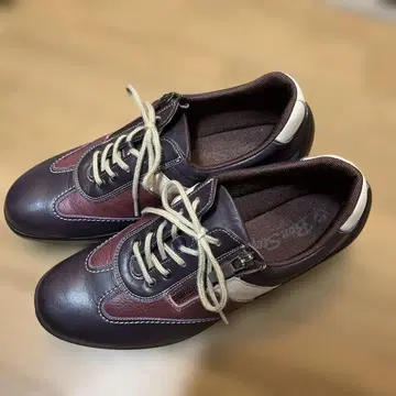 다크 퍼플 가죽 스니커즈