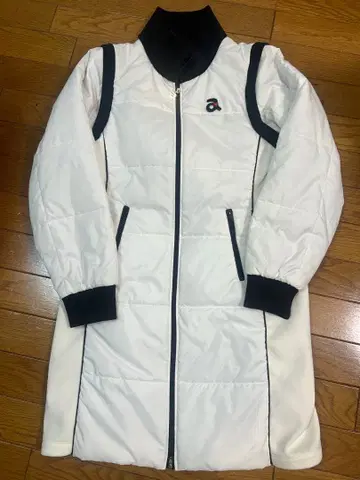 아르치비오 다운 화이트