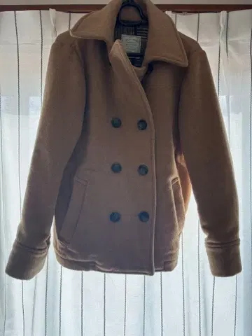 베이지 더블 브레스트 피 코트