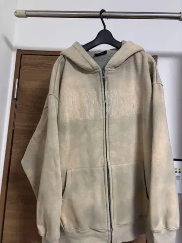 PLEASURES 집업 후디 베이지