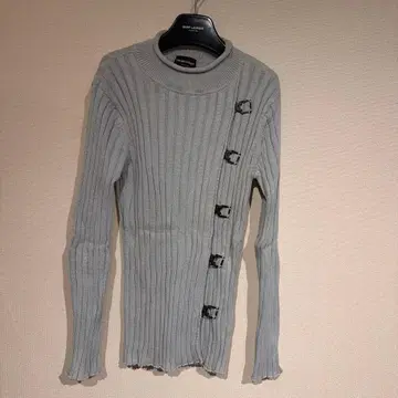 엠포리오 아르마니 페일 블루 니트