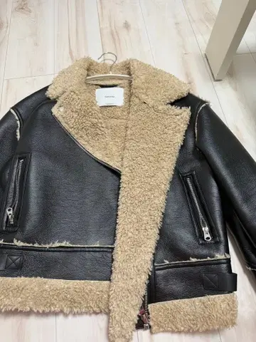 가죽 보아 싱글 라이더 자켓