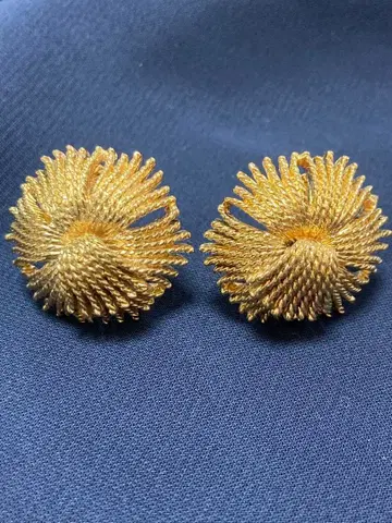 [ monet ] 골드 플라워형 귀찌