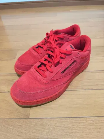 Reebok CLUB C 스웨이드 레드 스니커즈