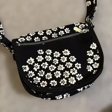 marimekko 꽃무늬 숄더백 FIDELMA PUKETTI