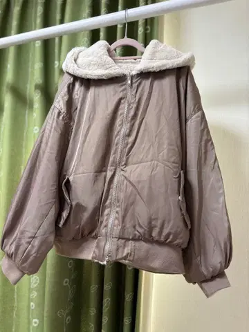 베이지 보아 후드 점퍼