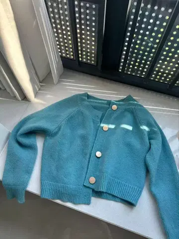 청록색 버튼 가디건
