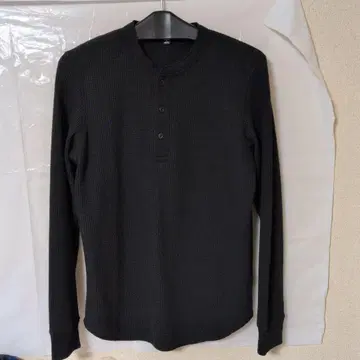 블랙 헨리넥 긴팔 티셔츠