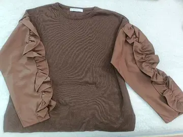 소매 프릴 페넬 이소재 긴팔 상의